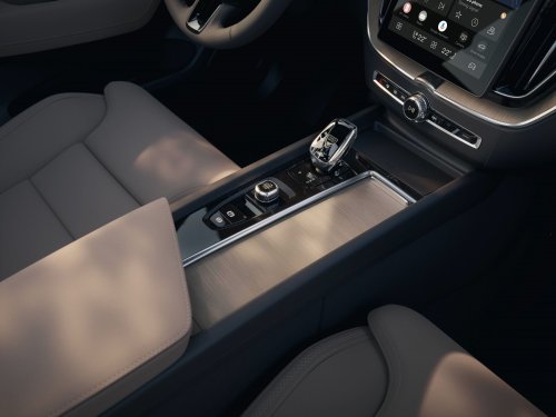 Volvo XC60 eclipses 240 to become the best-selling Volvo ever – over 2.7 million sold across 17 years