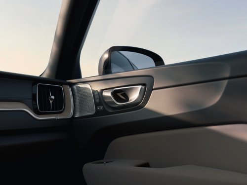 Volvo XC60 eclipses 240 to become the best-selling Volvo ever – over 2.7 million sold across 17 years