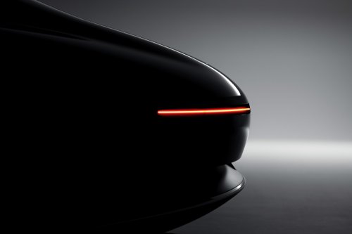 Mercedes-Benz Vision Iconic revealed – luxury coupé concept with massive grille, “hyper-analogue” interior