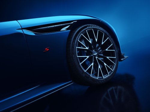 Aston Martin, Aston Martin DB12 S debuts – Coupé and Volante get 700 PS/800 Nm 4.0L biturbo V8, and quicker responses