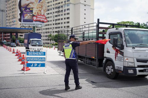JPJ “declares war” on overloaded vehicles in Malaysia, “I’ve lost my patience,” says Loke