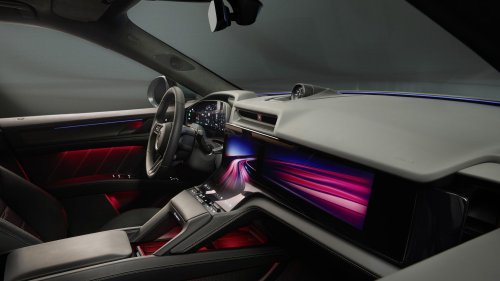 Porsche Cayenne Electric – radical all-screen interior with curved Flow Display, physical air-con controls