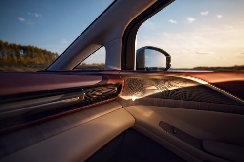 Xpeng X9 PowerX – brand’s first REEV, 1.5T, 0.15 l/100 km FC, 452 km CLTC EV range, 1,602 km total