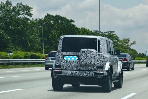 iCaur V23 spotted testing on Malaysian roads – boxy EV SUV with Land Cruiser BJ looks launching soon?