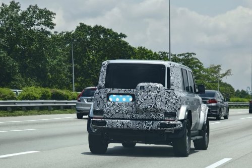 SUV, iCaur V23 spotted testing on Malaysian roads – boxy EV SUV with Land Cruiser BJ looks launching soon?