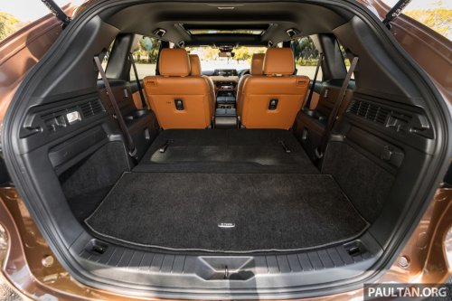 Mazda CX-80 2.5G PHEV AWD in Malaysia – three-row SUV, captain seats, 65 km NEDC EV range; RM297k