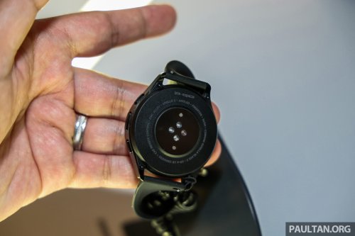 Perodua P-Go smartwatch – 1.43″ AMOLED; HR, sleep, blood pressure/O2 monitor; works as car key, RM950