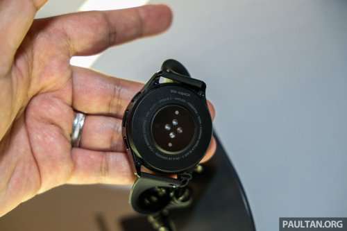 Perodua P-Go smartwatch – 1.43″ AMOLED; HR, sleep, blood pressure/O2 monitor; works as car key, RM950