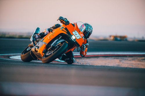 2026 KTM 990 RC R enters supersports bike market