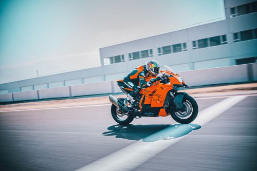 2026 KTM 990 RC R enters supersports bike market