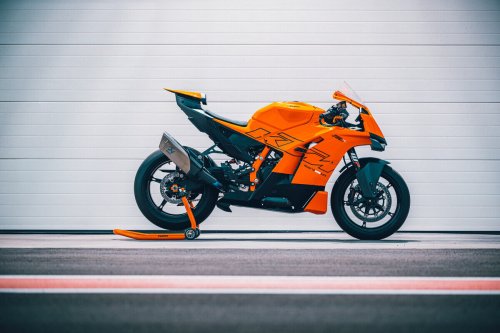 2026 KTM 990 RC R enters supersports bike market