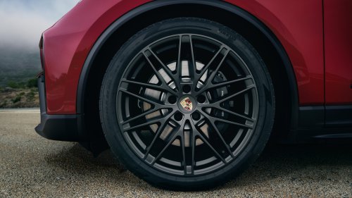 2026 Porsche Macan GTS – first EV version, 571 PS, 0-100 km/h 3.8 secs, 586 km WLTP, sports-tuned chassis