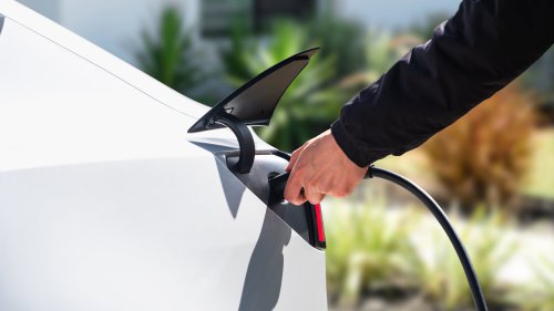 2026 Tesla Model Y, Model 3 Standard – base models with up to 517 km range, no Autopilot, manual mirrors!