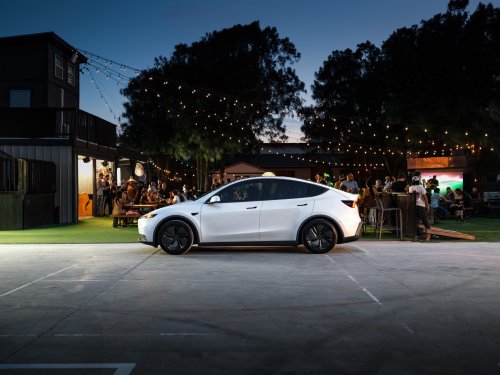 2026 Tesla Model Y, Model 3 Standard – base models with up to 517 km range, no Autopilot, manual mirrors!