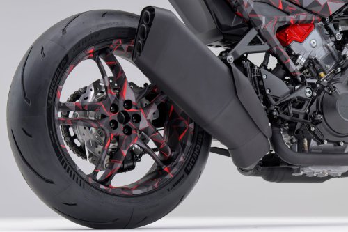 Honda shows V3R prototype at EICMA, 900 cc, V-three