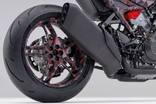 Honda shows V3R prototype at EICMA, 900 cc, V-three