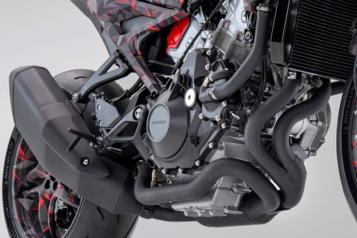 Honda shows V3R prototype at EICMA, 900 cc, V-three