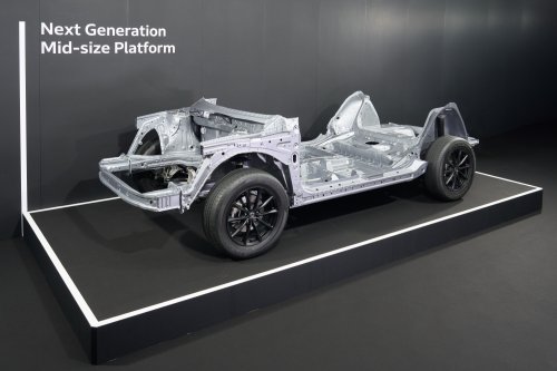 Honda next-gen mid-size platform for Civic/CR-V and new mid-size e:HEV hybrid system sampled in Japan