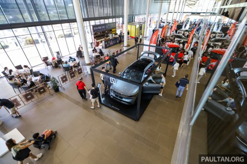 Zeekr 009 MPV and 7X SUV offered with free 22 kW wallbox charger and premium window tint at ACE 2025