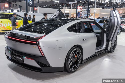 2025 Xpeng P7 in Guangzhou – scissor doors available; up to 594 PS/695 Nm, up to 820 km CLTC