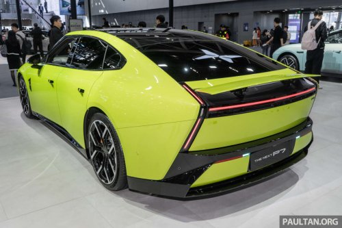 Xpeng, 2025 Xpeng P7 in Guangzhou – scissor doors available; up to 594 PS/695 Nm, up to 820 km CLTC