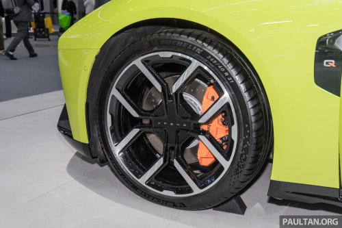 2025 Xpeng P7 in Guangzhou – scissor doors available; up to 594 PS/695 Nm, up to 820 km CLTC