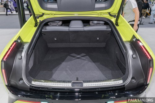 2025 Xpeng P7 in Guangzhou – scissor doors available; up to 594 PS/695 Nm, up to 820 km CLTC