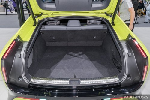 2025 Xpeng P7 in Guangzhou – scissor doors available; up to 594 PS/695 Nm, up to 820 km CLTC