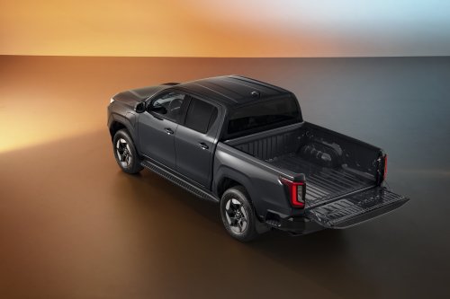 2026 Toyota Hilux Travo, Travo-e unveiled in Bangkok – 204 PS 2.8 diesel or 240 km WLTP EV, RM95k-180k
