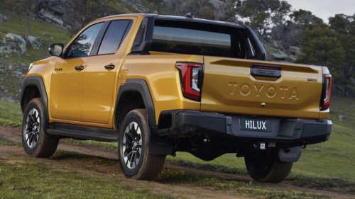 Toyota, Toyota Hilux, 2026 Toyota Hilux Travo – heavy facelift, 2.8L diesel standard, EV with 240 km WLTP range, RM99k-RM192k