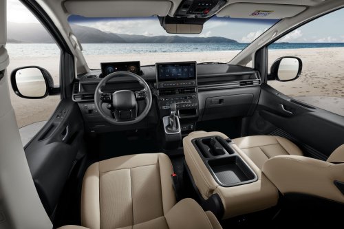 Hyundai, Hyundai Staria, 2026 Hyundai Staria facelift launched in Korea – redesigned interior, 1.6 turbo hybrid, no more diesel