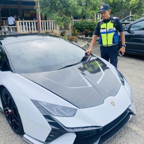 Lamborghini, Lamborghini Huracan seized by JPJ under Ops Luxury – no road tax, no insurance, no front number plates