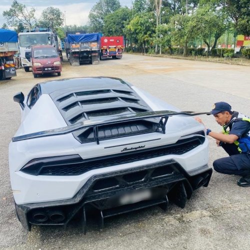Lamborghini, Lamborghini Huracan seized by JPJ under Ops Luxury – no road tax, no insurance, no front number plates