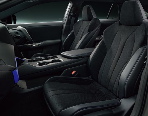 Lexus RZ600e F Sport Performance – based on 550e F Sport but with 426 PS; 20 mm lower, 20-inch brakes