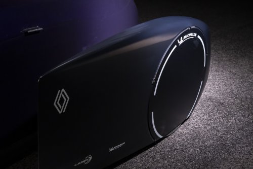 Renault Filante Record EV concept drives 1,008 km on single charge of 87 kWh battery, averaging 108 km/h