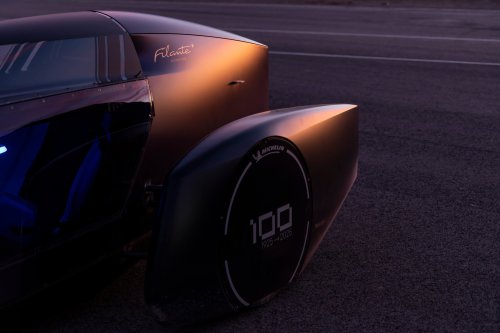 Renault Filante Record EV concept drives 1,008 km on single charge of 87 kWh battery, averaging 108 km/h