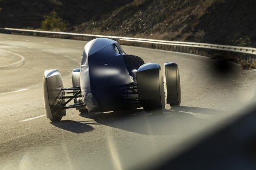 Renault Filante Record EV concept drives 1,008 km on single charge of 87 kWh battery, averaging 108 km/h