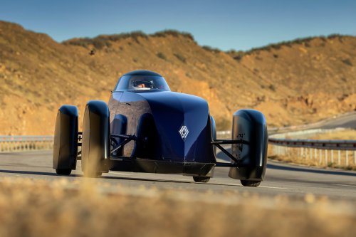 Renault Filante Record EV concept drives 1,008 km on single charge of 87 kWh battery, averaging 108 km/h