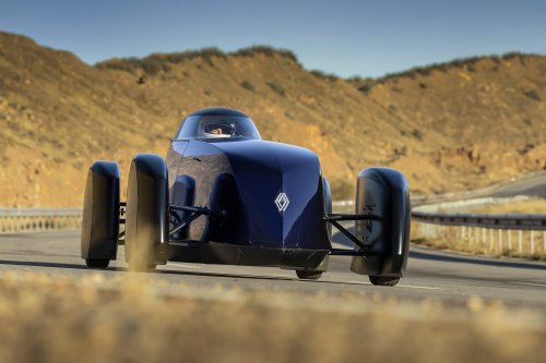 Renault Filante Record EV concept drives 1,008 km on single charge of 87 kWh battery, averaging 108 km/h