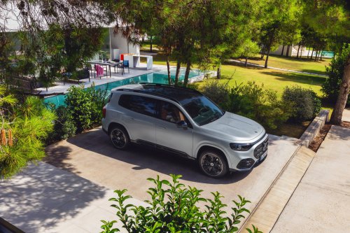 2026 Mercedes-Benz GLB – 7-seat EV SUV, up to 631 km, 320 kW DC charging, 400V optional, hybrid later