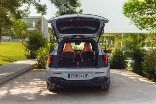 2026 Mercedes-Benz GLB – 7-seat EV SUV, up to 631 km, 320 kW DC charging, 400V optional, hybrid later