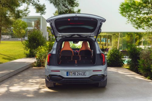 2026 Mercedes-Benz GLB – 7-seat EV SUV, up to 631 km, 320 kW DC charging, 400V optional, hybrid later