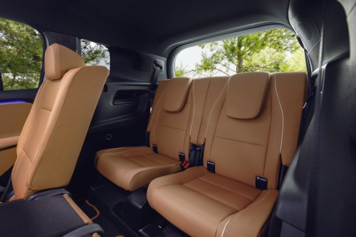 2026 Mercedes-Benz GLB – 7-seat EV SUV, up to 631 km, 320 kW DC charging, 400V optional, hybrid later