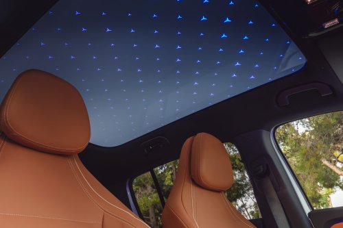2026 Mercedes-Benz GLB – 7-seat EV SUV, up to 631 km, 320 kW DC charging, 400V optional, hybrid later