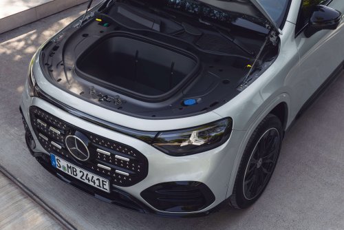 2026 Mercedes-Benz GLB – 7-seat EV SUV, up to 631 km, 320 kW DC charging, 400V optional, hybrid later