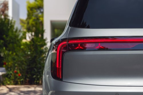 2026 Mercedes-Benz GLB – 7-seat EV SUV, up to 631 km, 320 kW DC charging, 400V optional, hybrid later