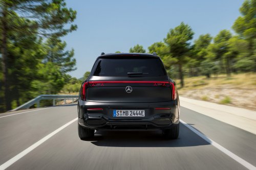 2026 Mercedes-Benz GLB – 7-seat EV SUV, up to 631 km, 320 kW DC charging, 400V optional, hybrid later