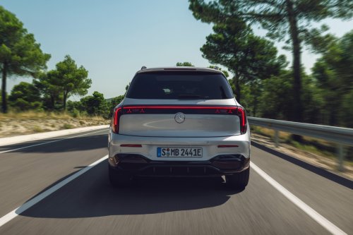 2026 Mercedes-Benz GLB – 7-seat EV SUV, up to 631 km, 320 kW DC charging, 400V optional, hybrid later