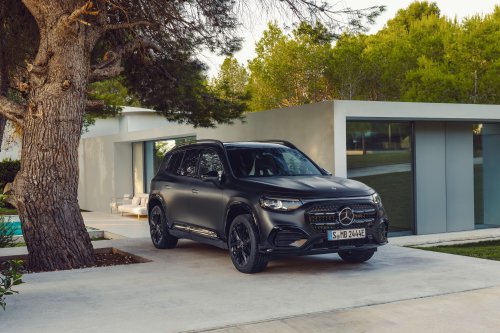 2026 Mercedes-Benz GLB – 7-seat EV SUV, up to 631 km, 320 kW DC charging, 400V optional, hybrid later