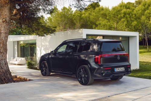 2026 Mercedes-Benz GLB – 7-seat EV SUV, up to 631 km, 320 kW DC charging, 400V optional, hybrid later